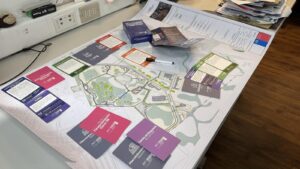 Imágenes de talleres con la Caja de Herramientas