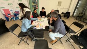 Imágenes de talleres con la Caja de Herramientas